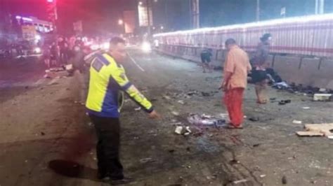 Terjadi Tabrakan Maut Di Exit Tol Bawen Semarang Diduga Truk Alami Rem