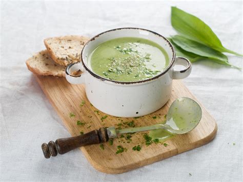 Recette velouté de céleri branche Cuisine Madame Figaro