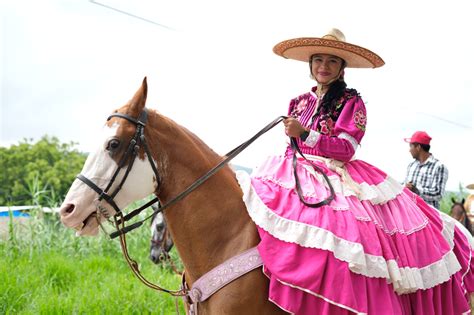 M S Mil Jinetes Participan En La Sexta Cabalgata De La Guelaguetza