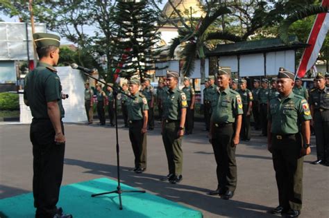 Malang Post Dandim Pimpin Upacara Kenaikan Pangkat Dan Purna