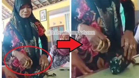 Viral Emak Emak Nyentrik Pakai Banyak Emas Datang Ambil Bansos Cuek