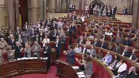 El Parlamento Catalán Aprueba Celebrar Un Referéndum En 2017