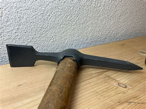 Pickel Spitzhacke Militär Armee mit Holzgriff 1 2kg Kaufen auf