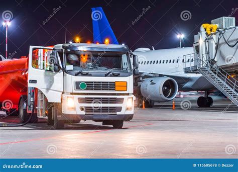 Aeroplano Del Camion Di Rifornimento Di Carburante Combustibile Di