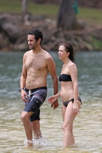 Bikini Clad Kristen Wiig Caught Kissing New Boyfriend In Hawaii