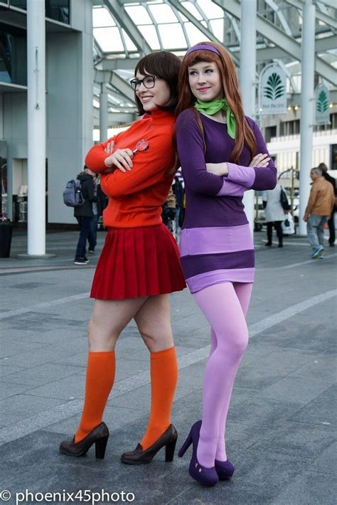 Velma Dinkley With Daphne Blake Cosplay Outfits Cosplay Woman Cosplay Dress