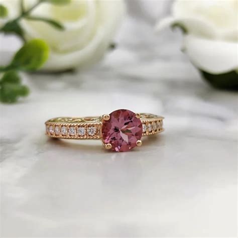 Anillo Rosado Rosa De Francia Y Diamantes Joyería Triángulo De Oro