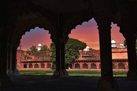 Agra Fort: Rich Cultural Heritage and Iconic Red Fort