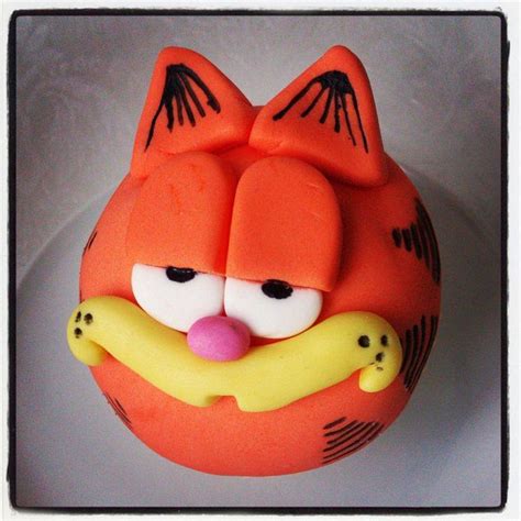 Garfield Cupcake Decorated Cake By Dollybird Bakes Cakesdecor