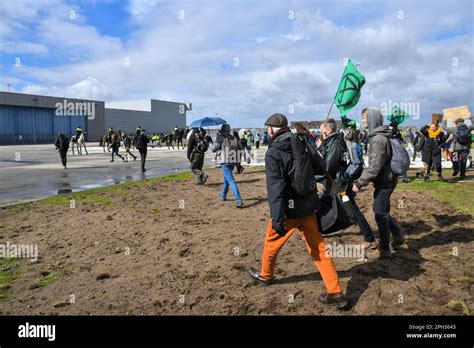 Eindhoven Pays Bas Th Mars Des Militants Du Climat Protestent