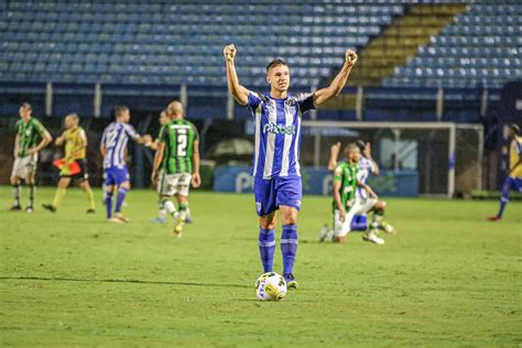 Ceará tenta empréstimo do atacante Guilherme Bissoli do Athletico PR