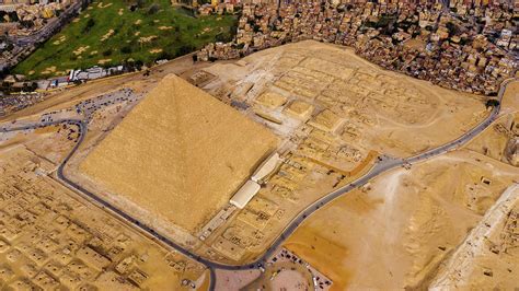 Aerial Landscape View Of Pyramid Of Khufu Giza Pyramids Landscape Historical Egypt Pyramids