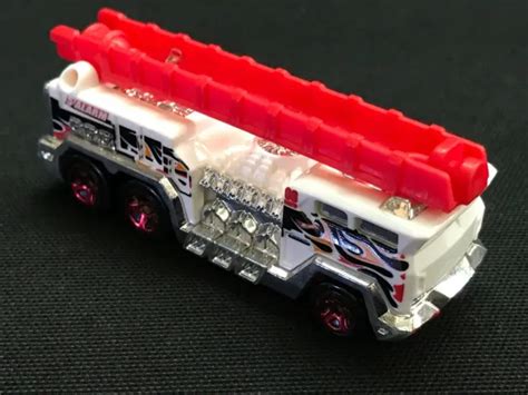 HOT WHEELS 5 Alarm Fire Truck Collectable Scale 1 64 EUR 4 21 PicClick FR