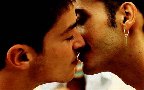 L Âge de la colère Manu Ríos dans une nouvelle série gay à voir sur