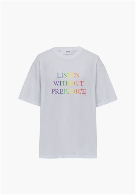Pride Month: Mit Regenbogen-Mode ein Statement setzen | ELLE