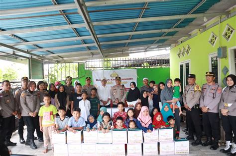 Berbagi Kepada Sesama Dibulan Suci Ramadhan Polresta Kendari