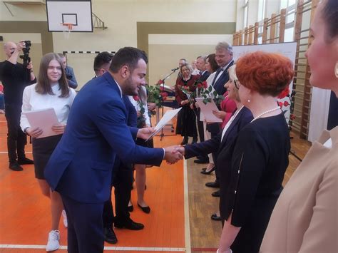 Om A W Szkole Podstawowej Numer Wi Towano Dzie Edukacji Narodowej