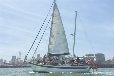 San Francisco Traditional Sailboat Tour with Two Drinks 2024