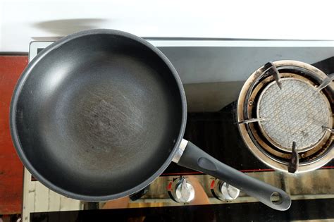 Non Stick Pan Coating Coming Off How To Handle It Foods Guy