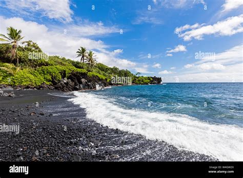 Black Sand Beach, Waianapanapa State Park, Maui, Hawaii, USA Stock ...