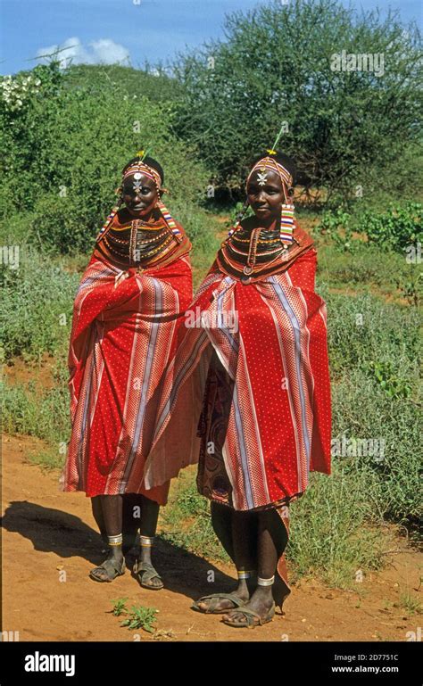 Mujeres Jóvenes De La Tribu Samburu Los Samburu Son Un Pueblo Nilótico