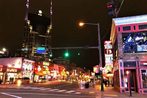 Nashville At Night-Time Trolley Tour With Photo Stops: Triphobo