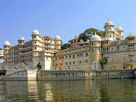 City Palace (Udaipur) Rajasthan | Timings, entry fee, hotel