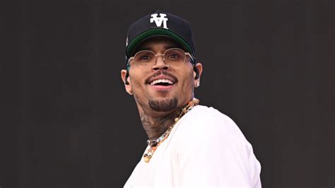 Chris Brown Gets Stuck In The Air During Show And Needs Rescuing Hiphopdx