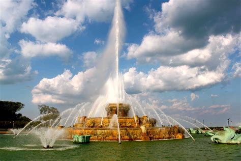 Buckingham Fountain Panorama, Chicago - Traveldigg.com