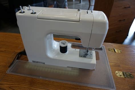 KENMORE SEWING MACHINE MODEL 385.15758 IN OAK ROLLING CABINET W/ SEWING ...