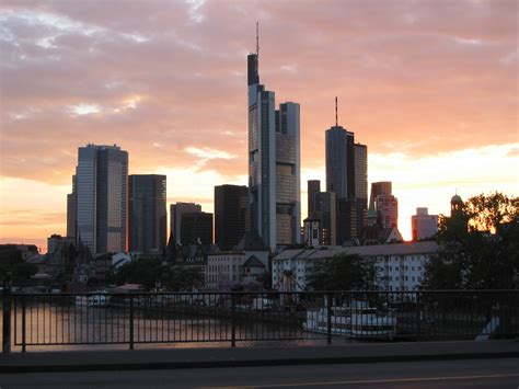 File:Frankfurt skyline at WikiMania 2005.jpg