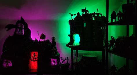 Castle Grayskull vs SnakeMountain (light setup improved - open ...