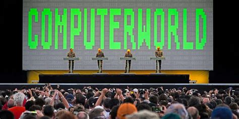 Kraftwerk treten im Ehrenhof des Schloss Schönbrunn auf Musik