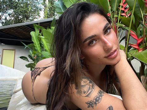 Onlyfans Model Raises K For Maui Wildfire After Gofundme Bans Nude