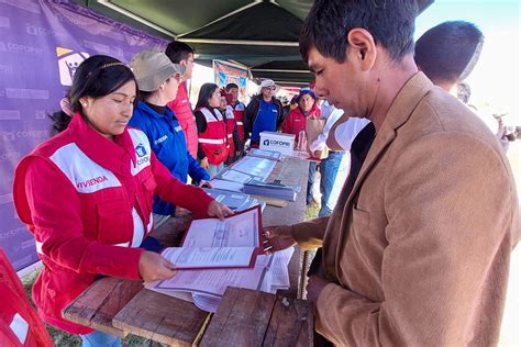 COFOPRI entregó títulos de propiedad a pobladores de la región Ayacucho