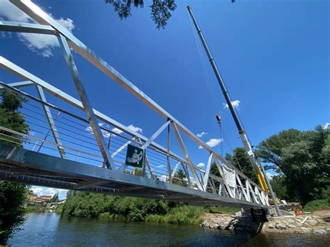 Langeac L Impressionnante Installation De La Passerelle Pi Tonne