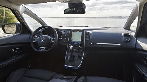 Renault Scenic Interior Layout & Technology | Top Gear