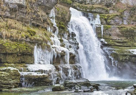 Villers Le Lac Cascades Deau Et De Glace Au Saut Du Doubs