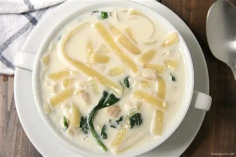 Chicken Alfredo Soup An Easy One Pot Soup With Fettuccine Chicken Spinach And An Alfredo And