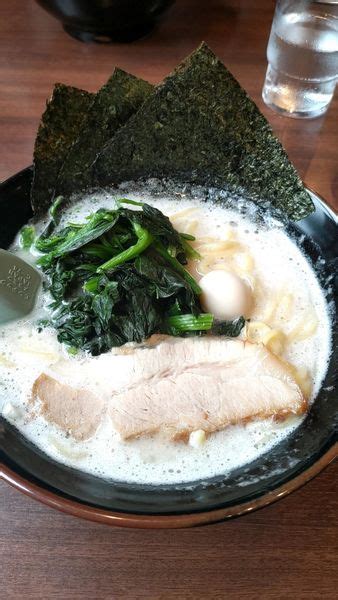 『塩ラーメン ほうれん草』横浜家系ラーメン 吟家 稲毛海岸店のレビュー ラーメンデータベース