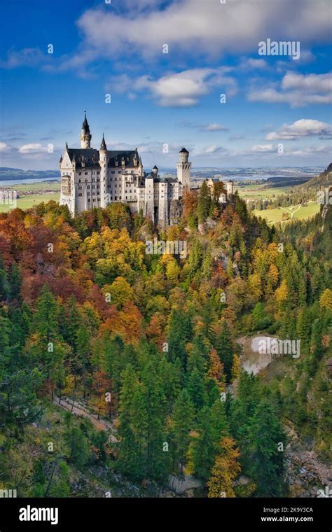 Bavarian Neuschwanstein castle in autumn Stock Photo - Alamy