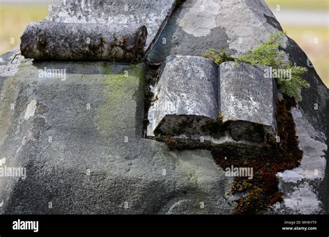 Grabstein Aus Beton Stockfotos Und Bilder Kaufen Alamy