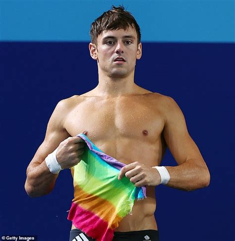 Tom Daley Es El Ltimo Atleta Que Pone A Prueba Las Camas Antisexo De