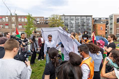 In Beeld Het Pro Palestinaprotest Op UvA Campus Roeterseiland Het Parool