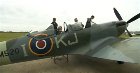 Veteran Flies Spitfire For First Time Since Wwii Makes Victory Roll