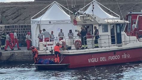 Naufragio Di Porticello I Sub Tornano Nello Scafo Recuperato Il Corpo