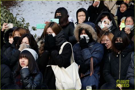 Jonghyuns Funeral Attended By His Shinee Bandmates Photo 4003488