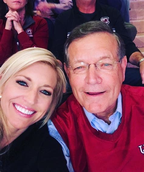 Ainsley Earhardt Biography Height And Life Story Super Stars Bio