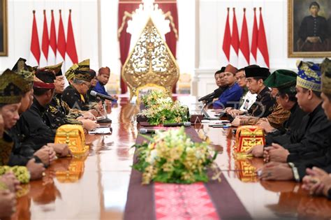 PRESIDEN MENERIMA PENGURUS LEMBAGA ADAT MELAYU RIAU ANTARA Foto