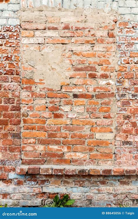 Pared Vieja Con Bricked Encima De Ventanas Foto De Archivo Imagen De